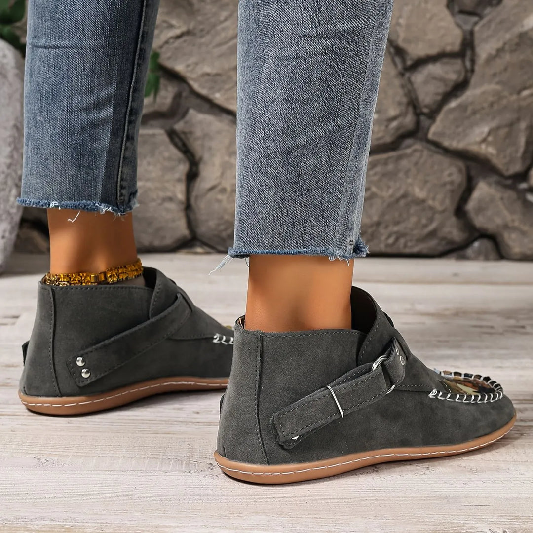 Cara - Bequemer Slipper mit Schnallendetail