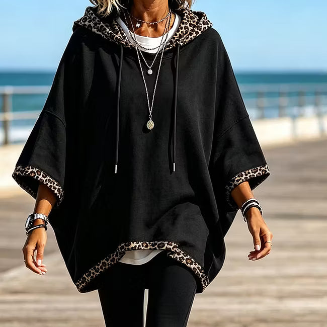 Aliz - Kapuzen-Sweatshirt mit Fledermausärmeln und Leopardenbesatz