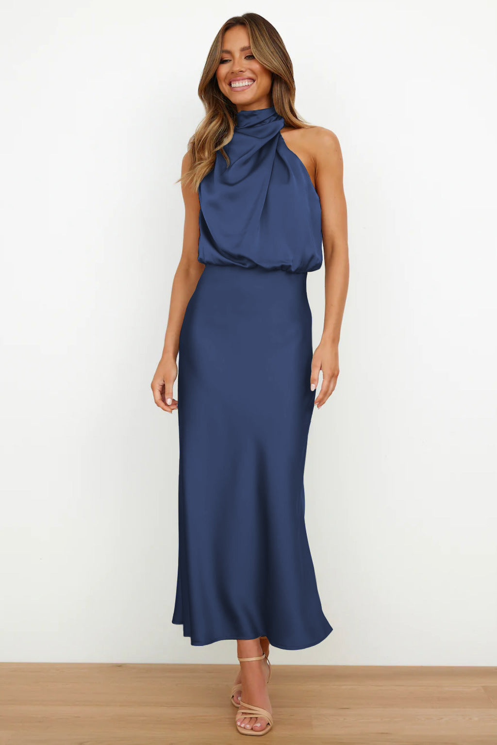 Melira - Majestätisches Maxikleid mit Stehkragen