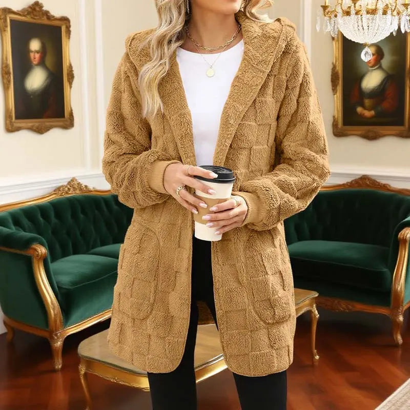 Zinnabelle - flauschige Kapuzenstrickjacke