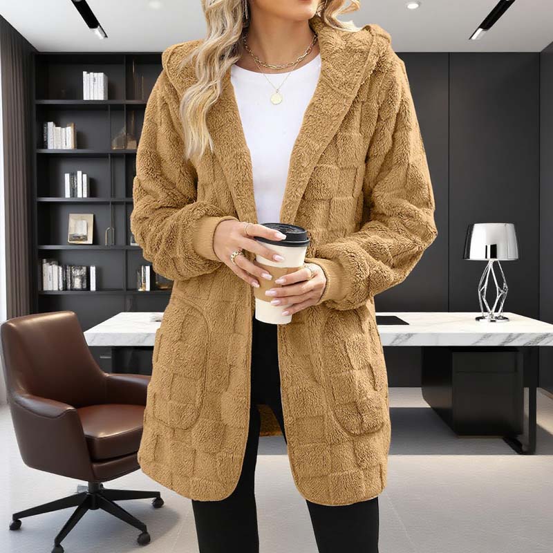 Zinnabelle - flauschige Kapuzenstrickjacke