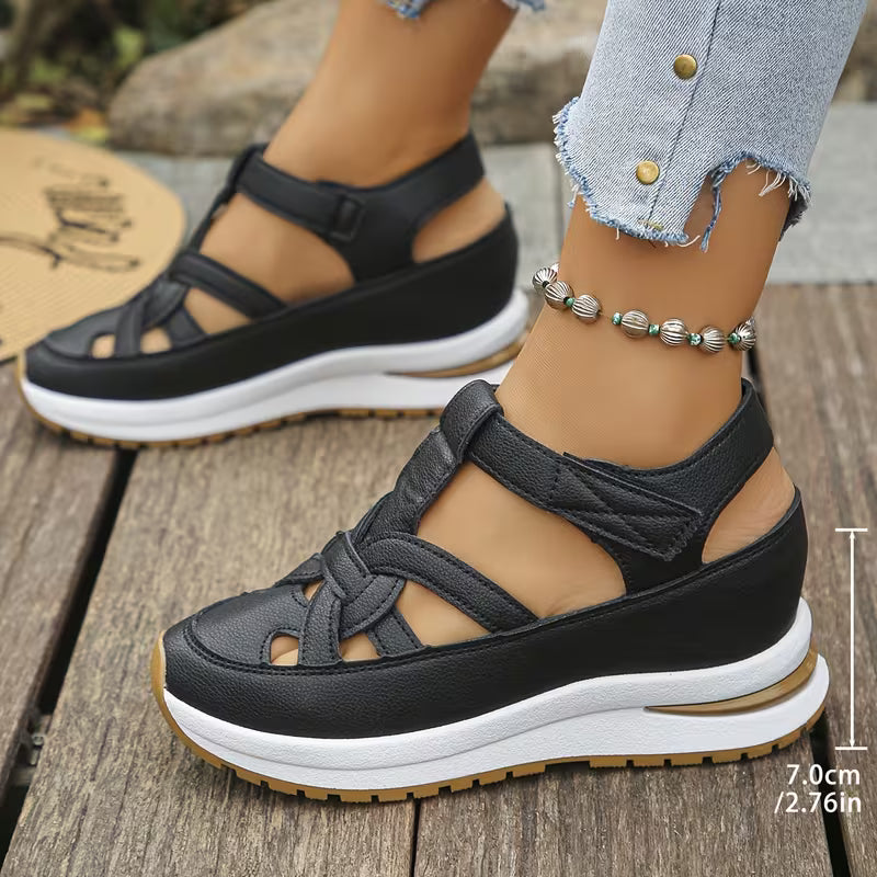 Novessia - Cut-out-Plateau-Keilsandalen