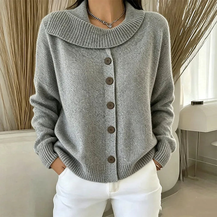 Elowette - Strickjacke mit breitem Kragen und Knopfverschluss