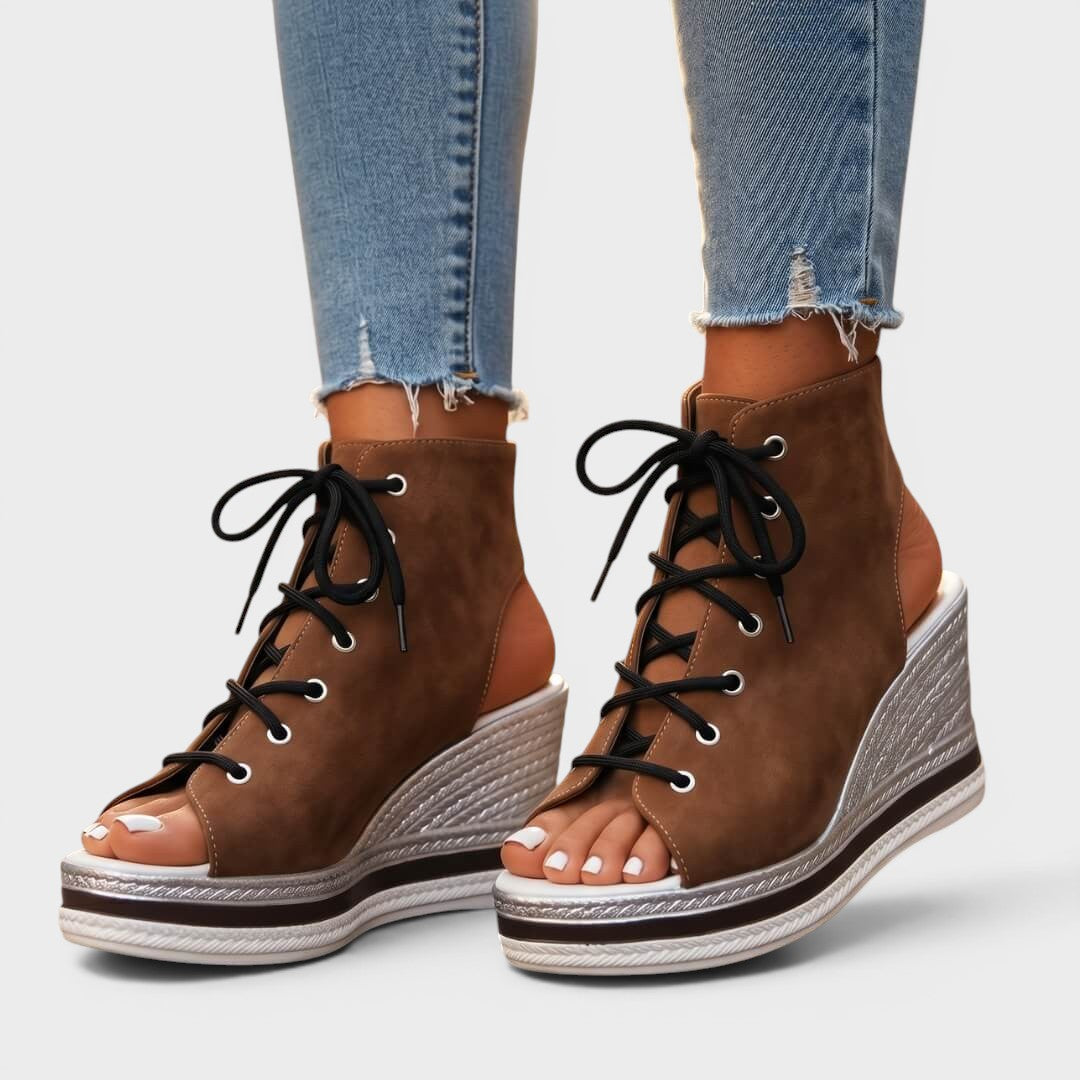 Elaina - Hohe Keilsandalette mit Schnürung