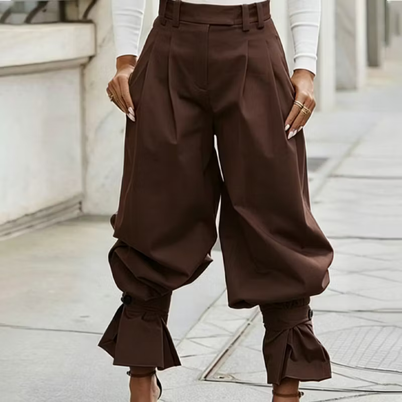 Dianella - Hochtaillierte Hose mit Rüschenabschluss