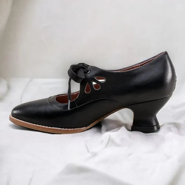 Veralyn - Vintage Schnürpumps mit Kitten-Heels