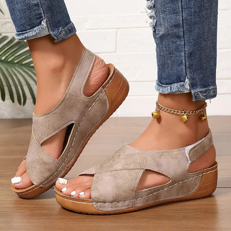 Lacey - Komfort-Sandalen mit gekreuzten Riemen