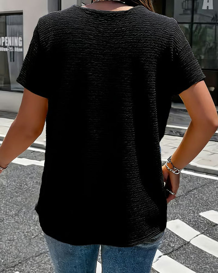 Quintessa - V-Ausschnitt-Bluse mit Knopfdetail