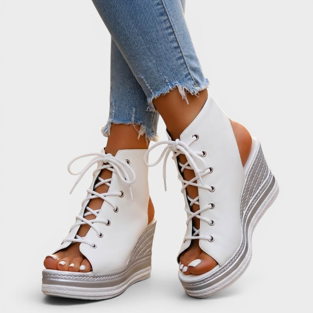 Elaina - Hohe Keilsandalette mit Schnürung