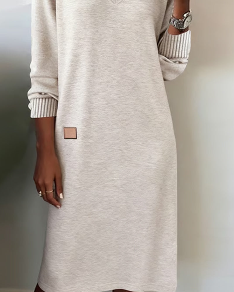 Galenique - Legeres Strickkleid mit V-Ausschnitt