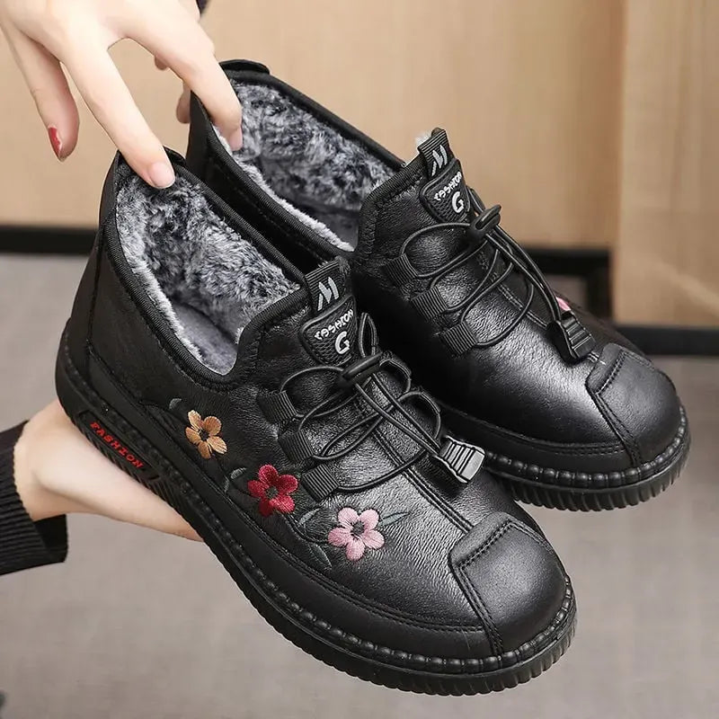 Verisse - Floral bestickte Komfort-Stiefeletten