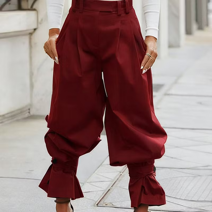 Dianella - Hochtaillierte Hose mit Rüschenabschluss