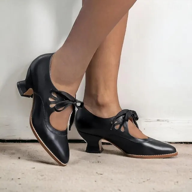 Veralyn - Vintage Schnürpumps mit Kitten-Heels
