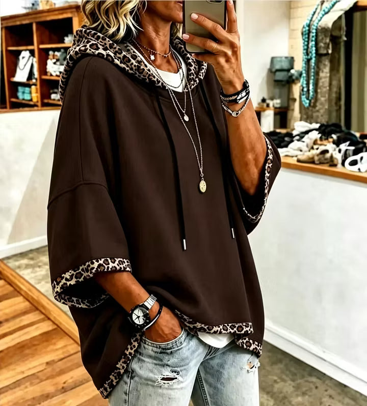 Aliz - Kapuzen-Sweatshirt mit Fledermausärmeln und Leopardenbesatz