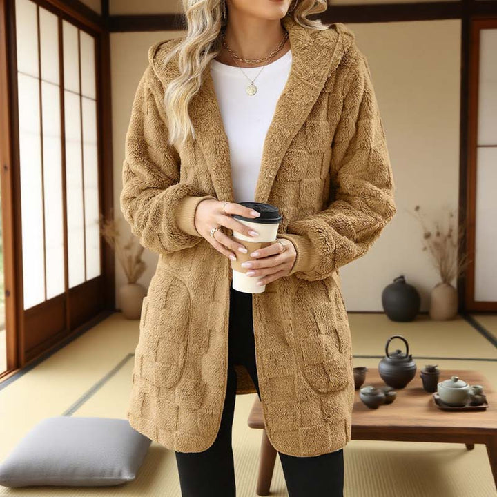 Zinnabelle - flauschige Kapuzenstrickjacke