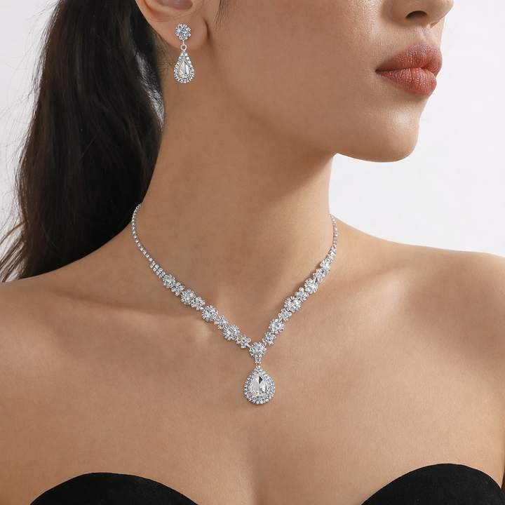 Sariyn – Elegantes Schmuck-Set in Tropfenform