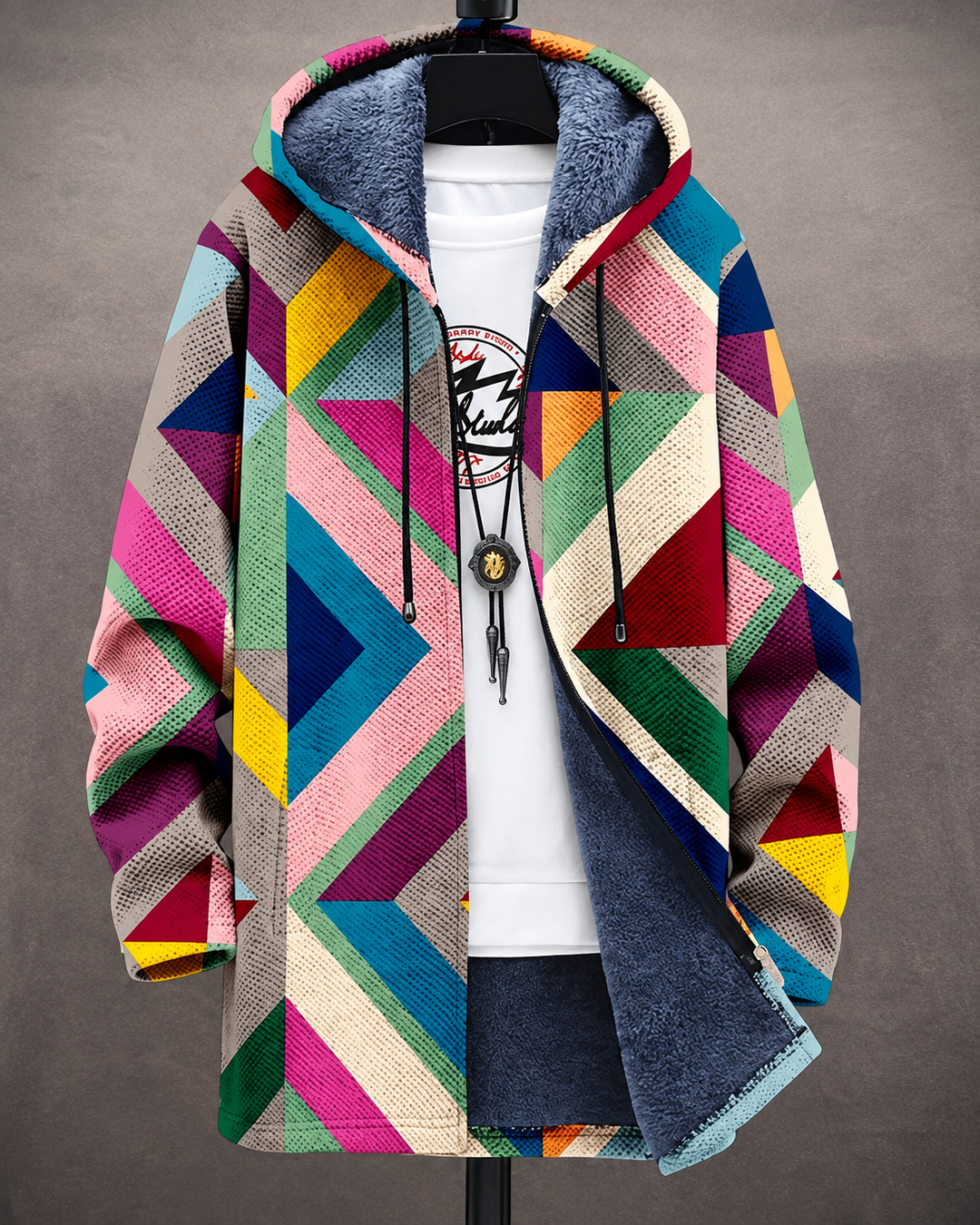 Betha - Geometrisch gemusterte Kapuzenjacke mit Plüschfutter