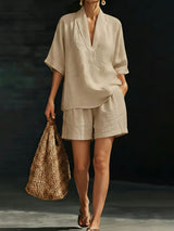 Yamina - Soft-Touch-Set aus V-Ausschnitt-Top und Shorts