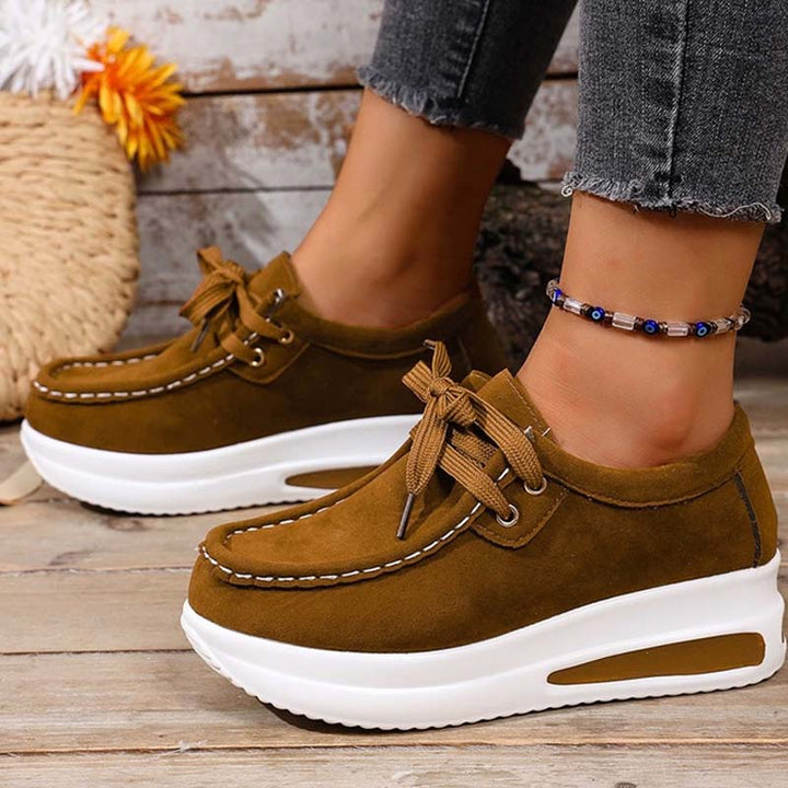 Eirwen - Gepolsterte Plateauschnürschuhe