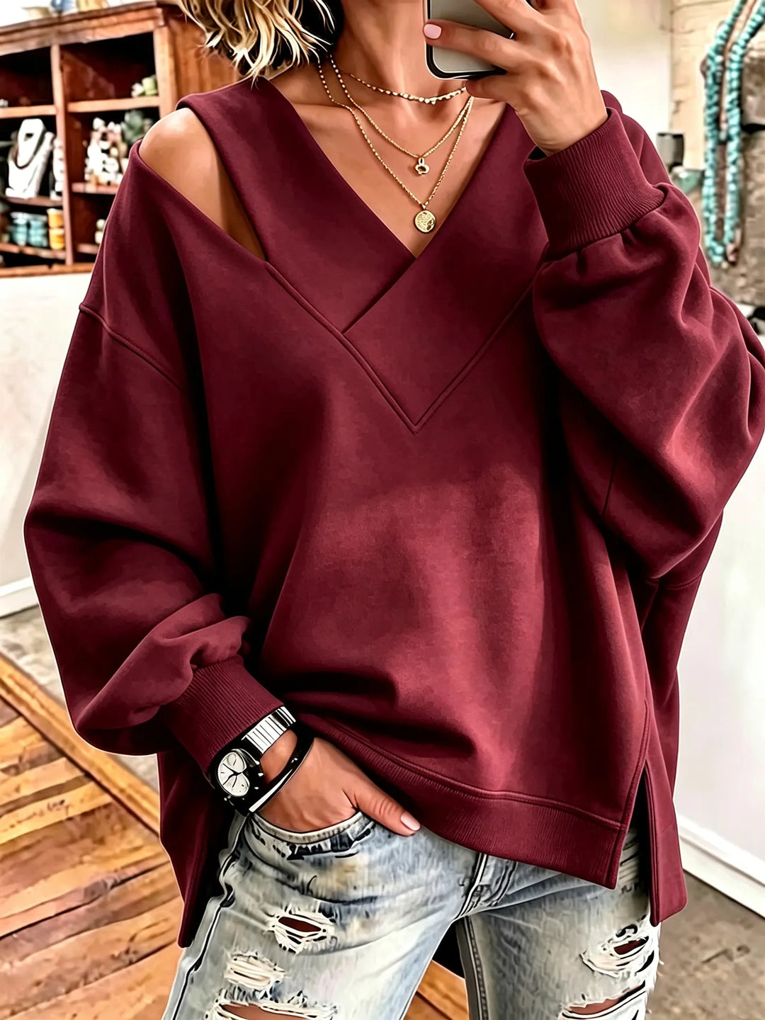 Aurelia - Soft-Touch-Sweatshirt mit V-Ausschnitt und Cut-out-Details