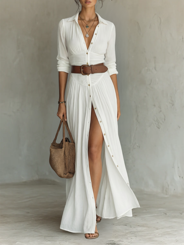 Yarae - Plissiertes Maxikleid mit Knopfleiste in lockerer Passform