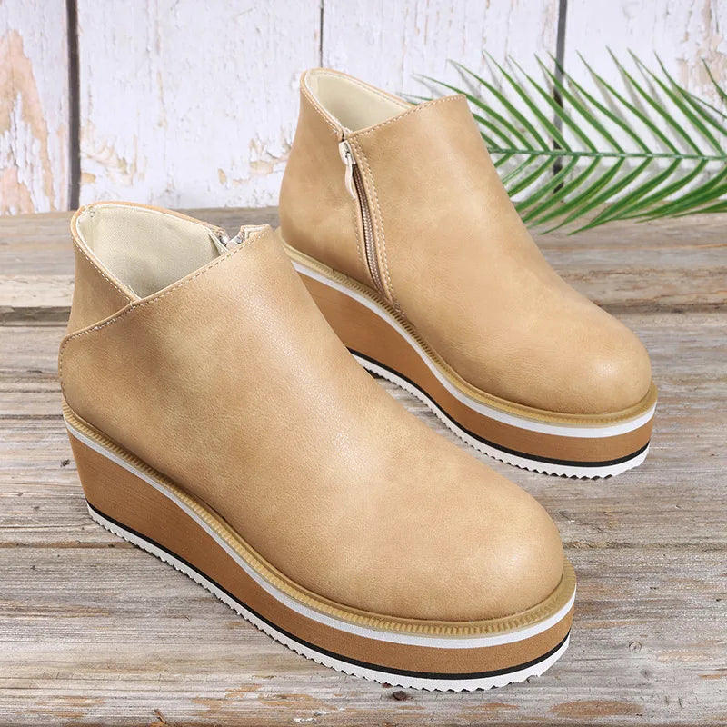 Neve - Gepolsterte Keilabsatz-Stiefeletten