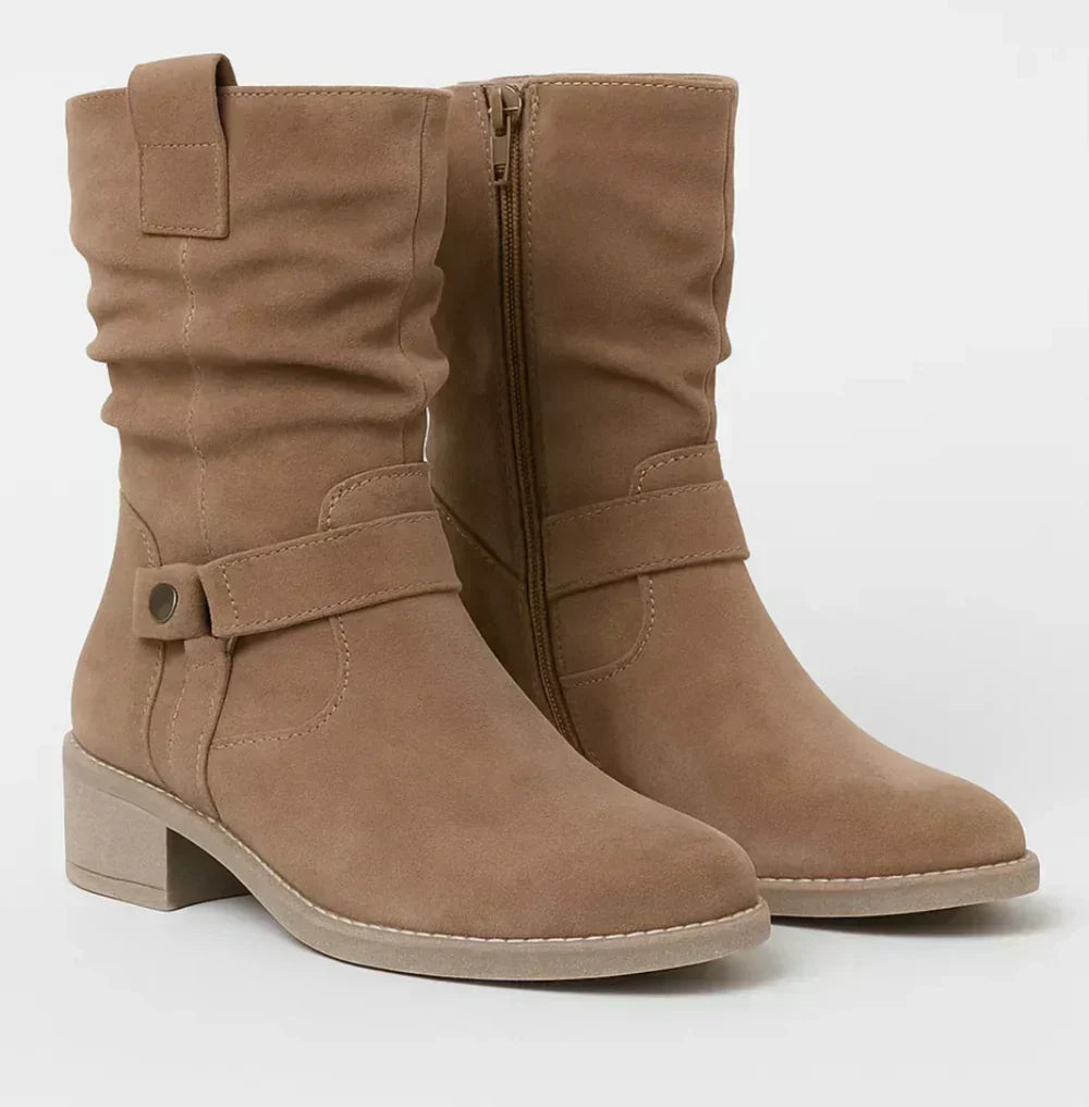 Calluna - Wadenhohe Stiefel mit Blockabsatz und Soft-Touch-Finish