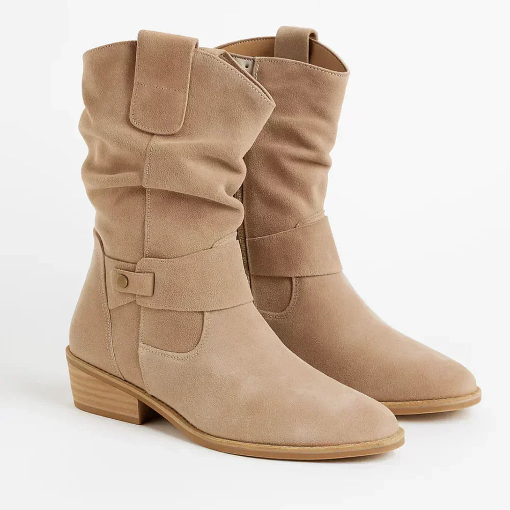 Calluna - Wadenhohe Stiefel mit Blockabsatz und Soft-Touch-Finish
