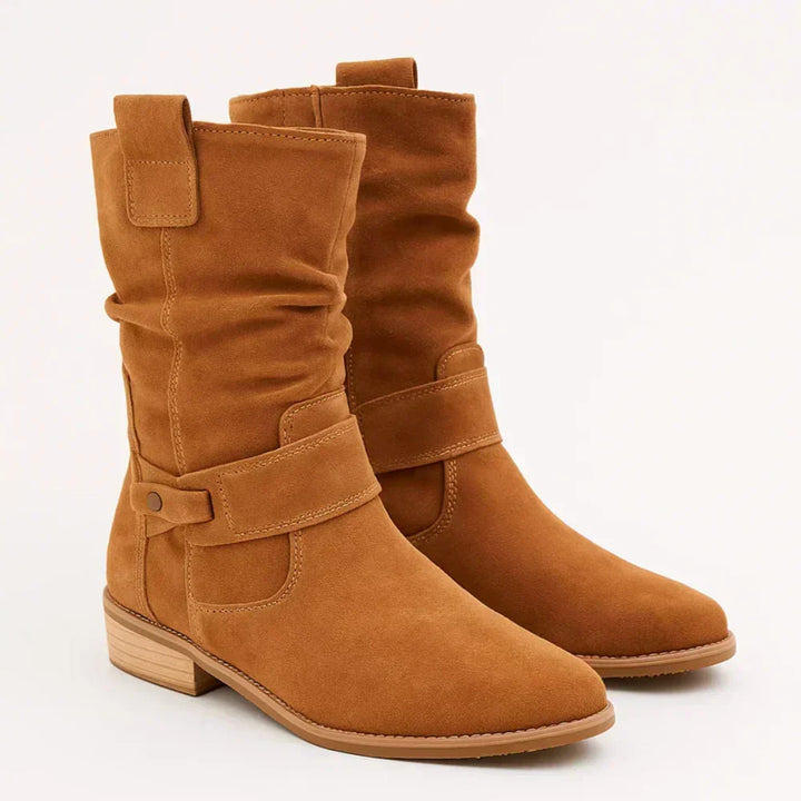 Calluna - Wadenhohe Stiefel mit Blockabsatz und Soft-Touch-Finish