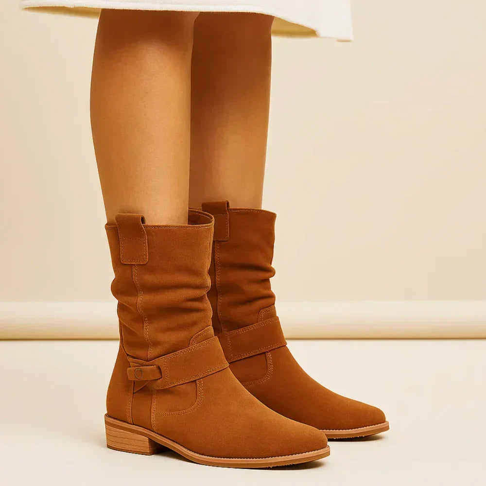 Calluna - Wadenhohe Stiefel mit Blockabsatz und Soft-Touch-Finish