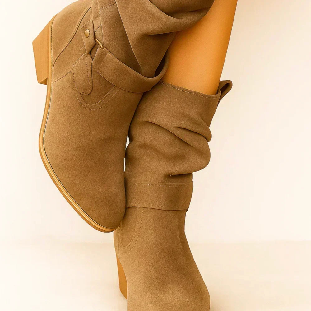 Calluna - Wadenhohe Stiefel mit Blockabsatz und Soft-Touch-Finish