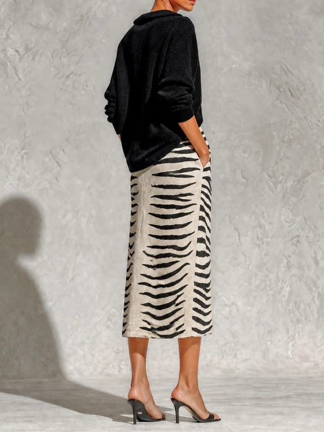 Aelyra - Strickpullover in Soft-Touch-Qualität & Leinen-Midirock mit Zebraprint