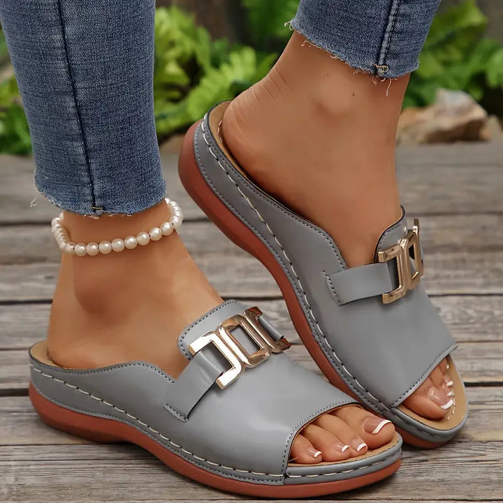 Lucerra - Riemchensandalen mit Schnalle