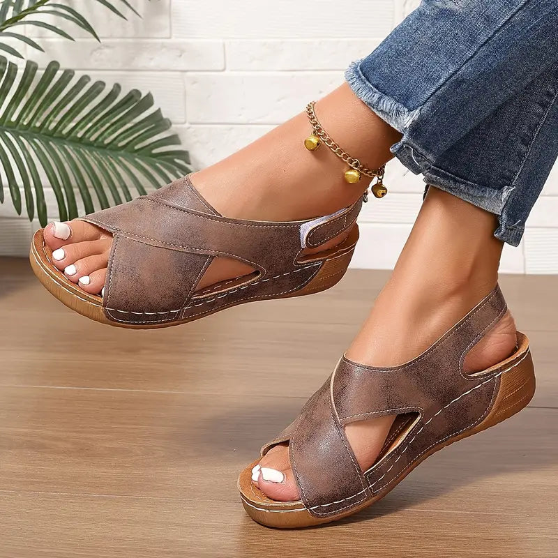 Lacey - Komfort-Sandalen mit gekreuzten Riemen