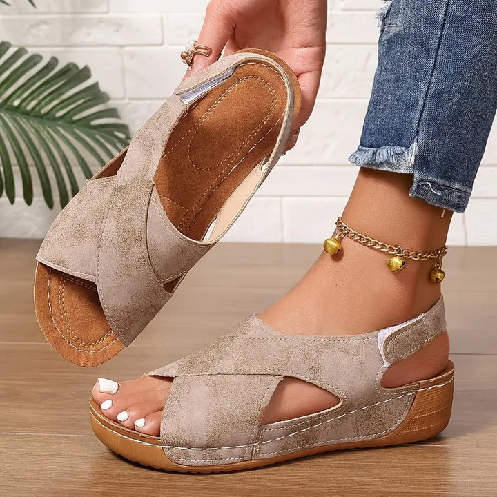 Lacey - Komfort-Sandalen mit gekreuzten Riemen