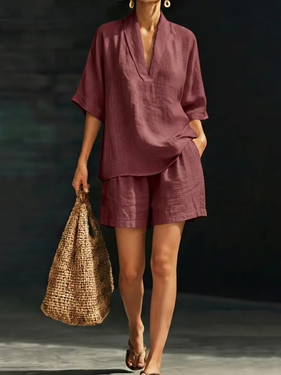 Yamina - Soft-Touch-Set aus V-Ausschnitt-Top und Shorts