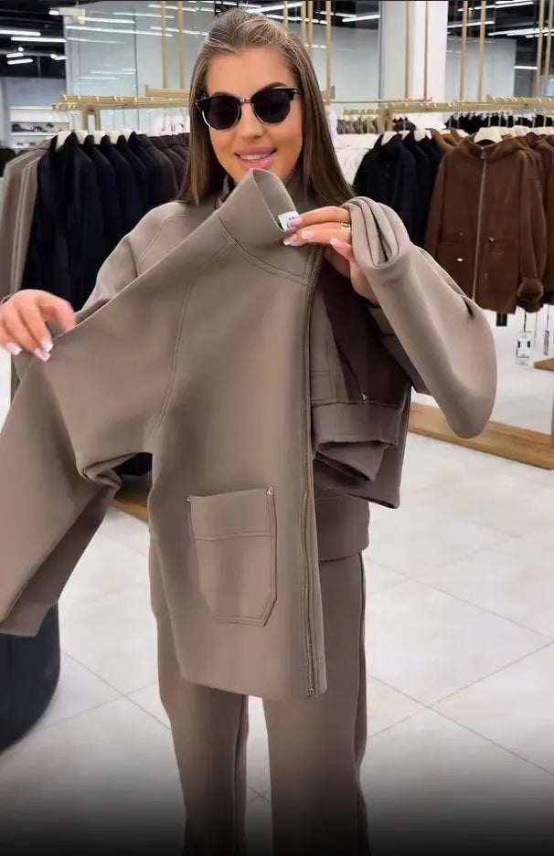 Floranique - Zweiteiliges Set mit weicher Haptik aus kurzer Jacke mit Reißverschluss und weiter Hose