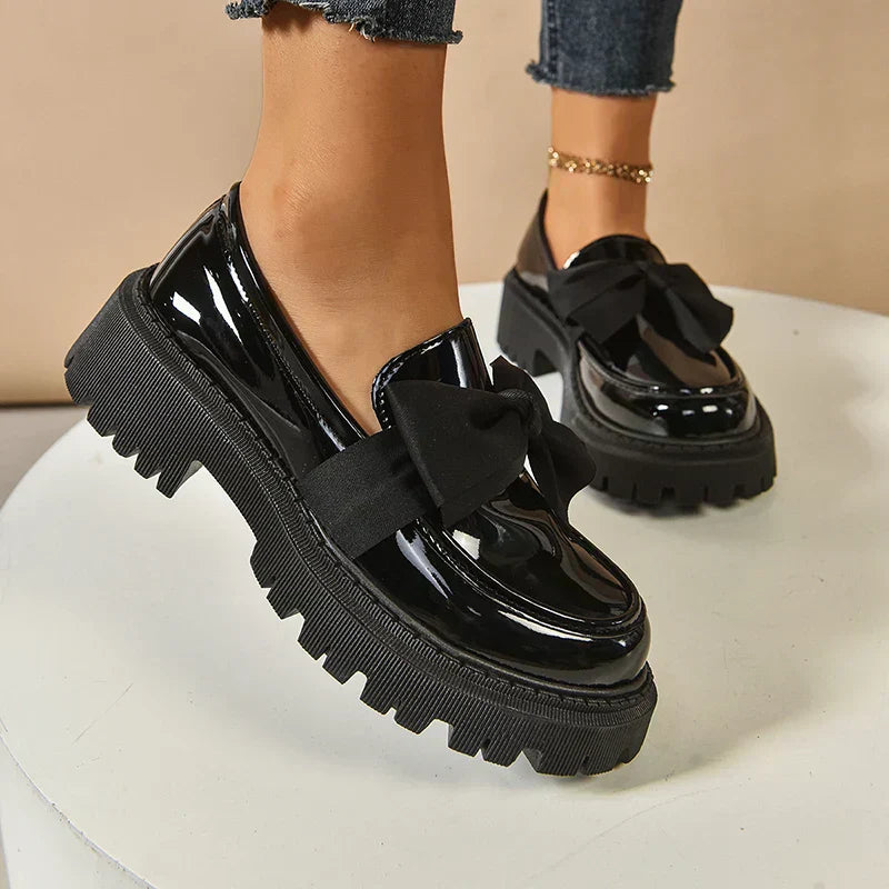 Eliza – Glänzende Plateau-Loafer